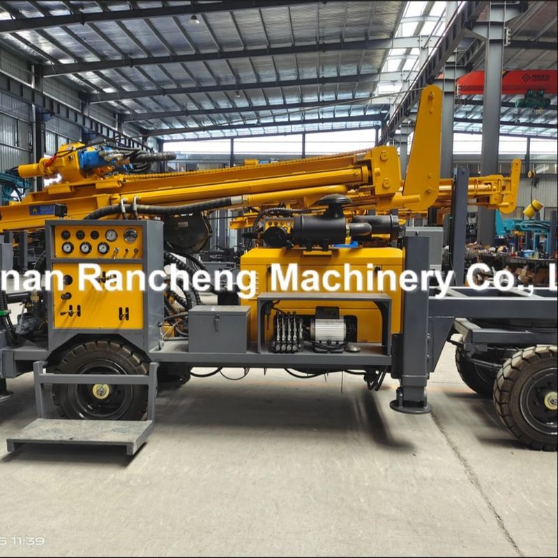 220m 65KW Quanchai động cơ bánh xe gắn nước giếng khoan giếng với lực nâng 13T