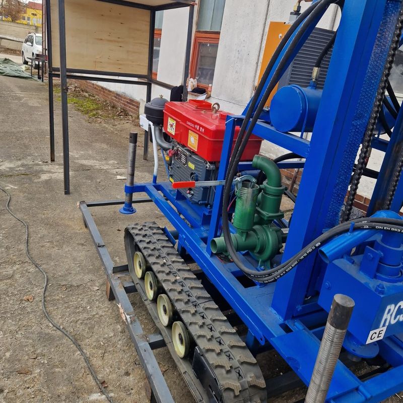 150m Độ sâu đập và xoay loại cao su Crawler gắn trên giàn khoan nước