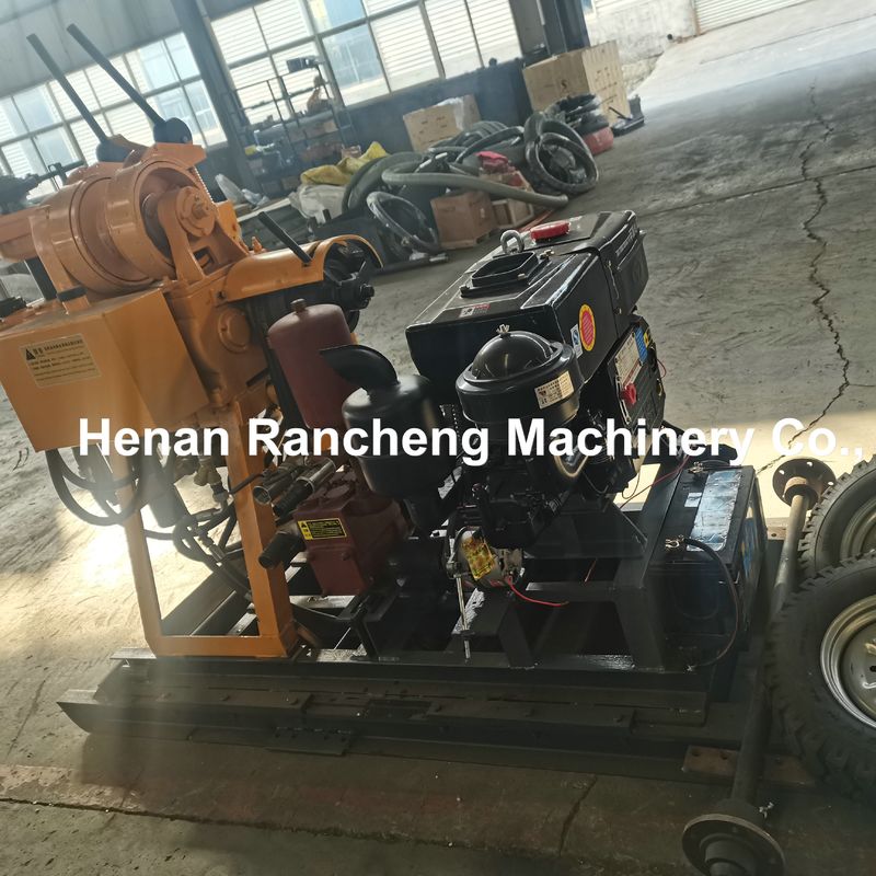 Máy khoan lỗ nhỏ linh hoạt cho độ sâu lên đến 200m với hệ thống thủy lực