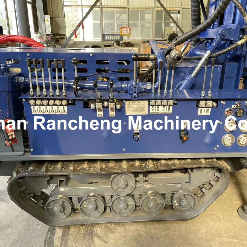 Máy khoan giếng nước sâu 180 mét với động cơ 77,3 kW và đường crawler