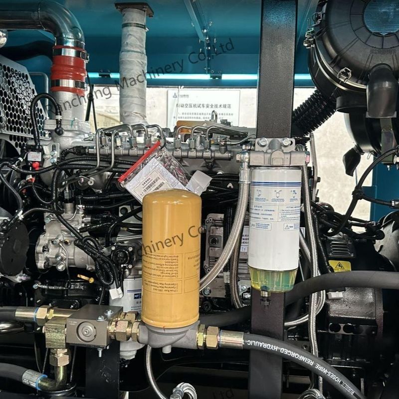 Máy nén khí bánh lốp loại LGCY17-18-18/15TK, áp suất làm việc 18bar, động cơ Cu-mmins 210HP, dùng cho khoan 150-200m