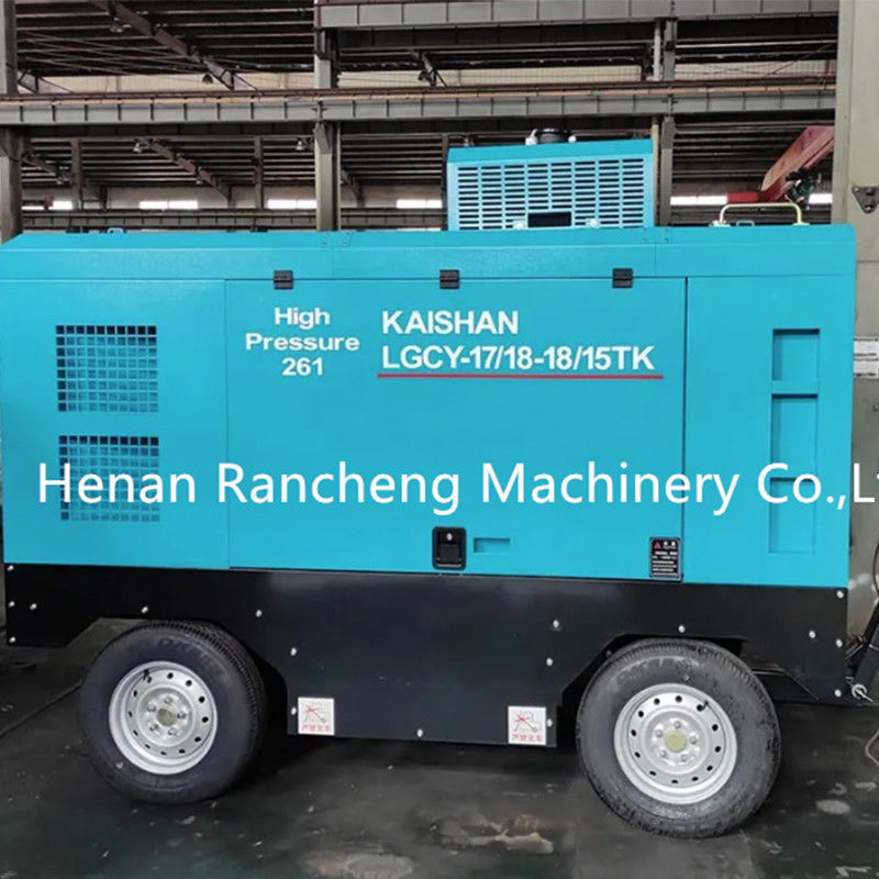 Máy nén khí bánh lốp loại LGCY17-18-18/15TK, áp suất làm việc 18bar, động cơ Cu-mmins 210HP, dùng cho khoan 150-200m